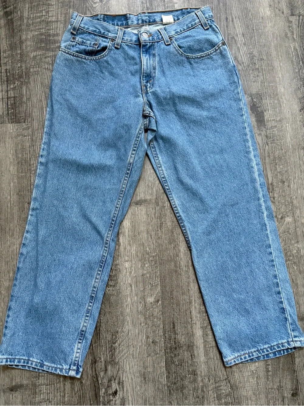 vintage 2000s levi’s 550